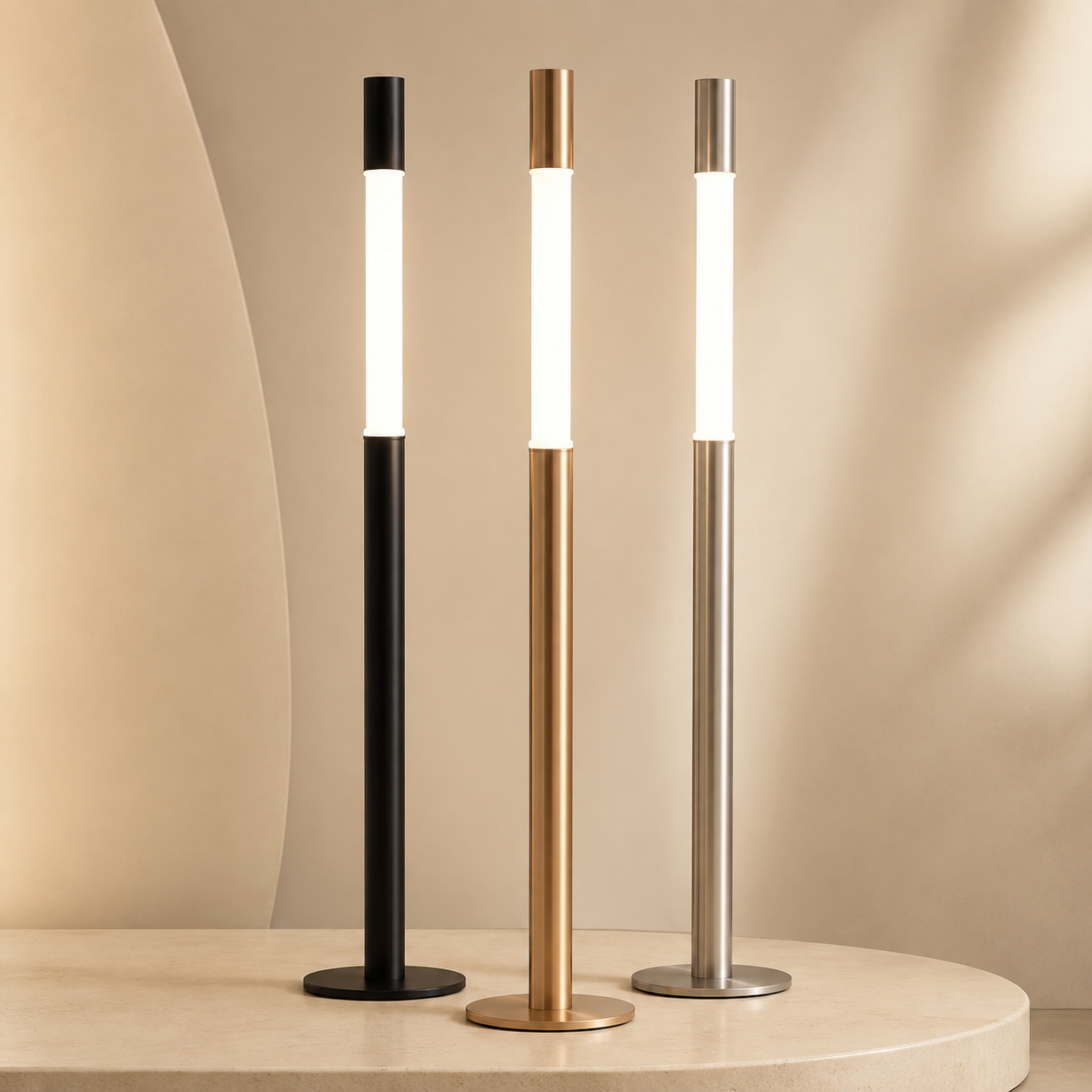 Height-adjustable linear floor lamps in black, champagne gold and silver